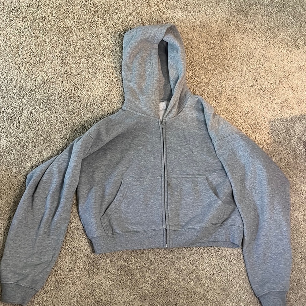 Aritzia ‘cozy af’ cropped zip up hoodie, gray size large